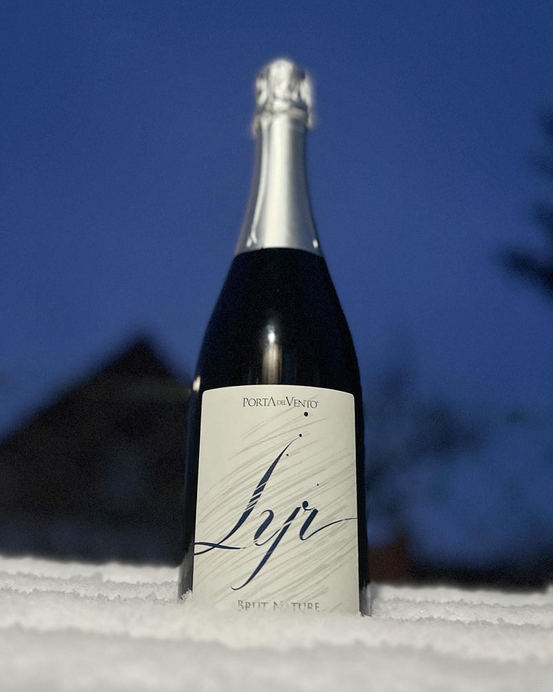 Lyr is a very special sparkling natural wine crafted by Porta del Vento, in the Sicily region in Italy.