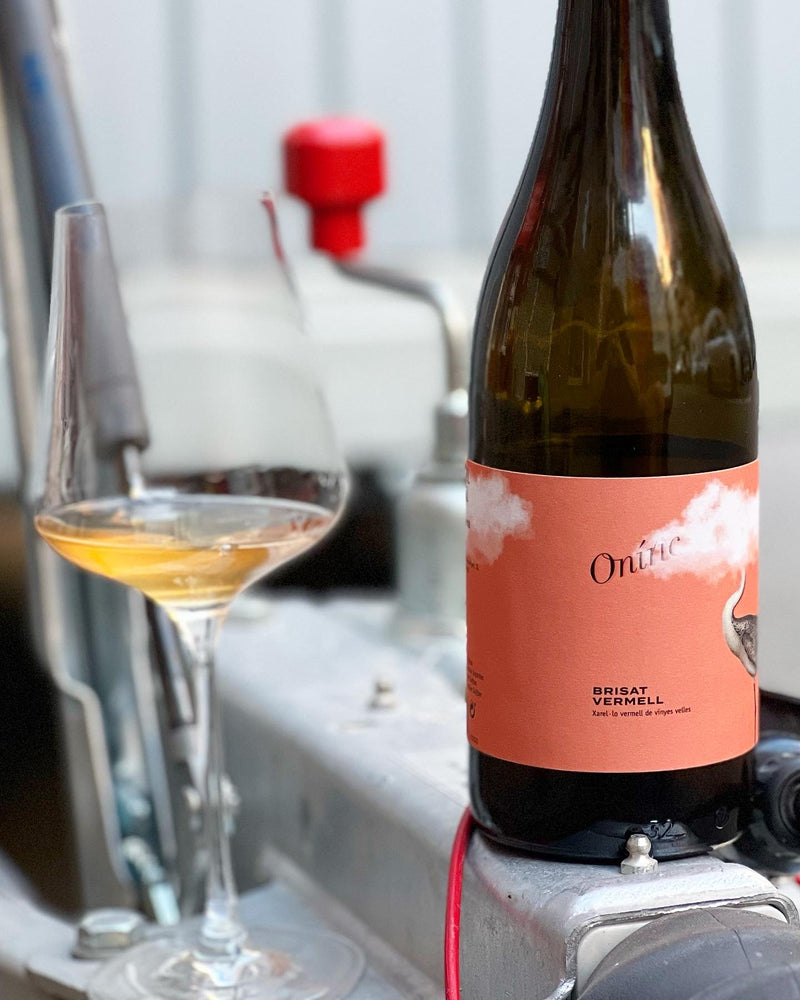 Brisat Xarello Vermell is a natural orange wine by Entre Vinyes