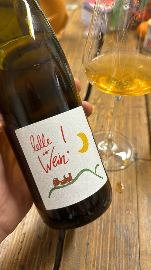 Riesling 2022 is a natural wine crafted by Lelle Ihr Wein!, in the Pfalz region in Germany.