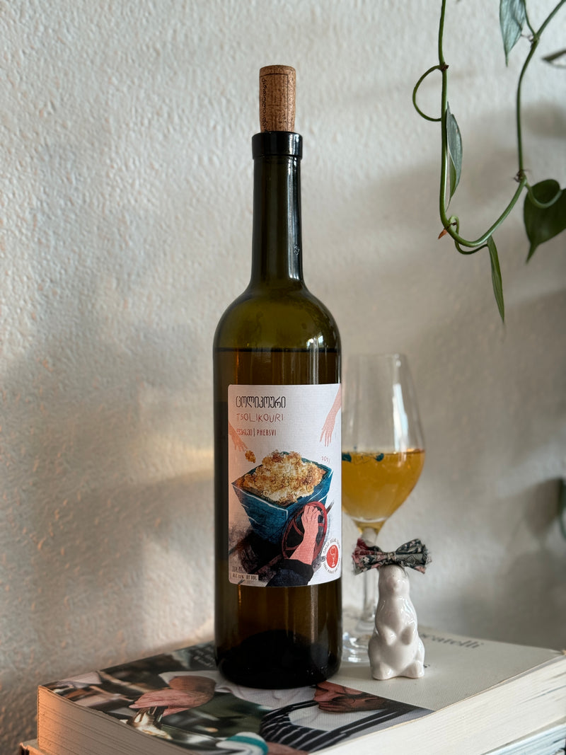 Tsolikouri 2021 by Minadze Wine Cellar is an dry white natural wine made in Imereti with Tsolikouri grapes.