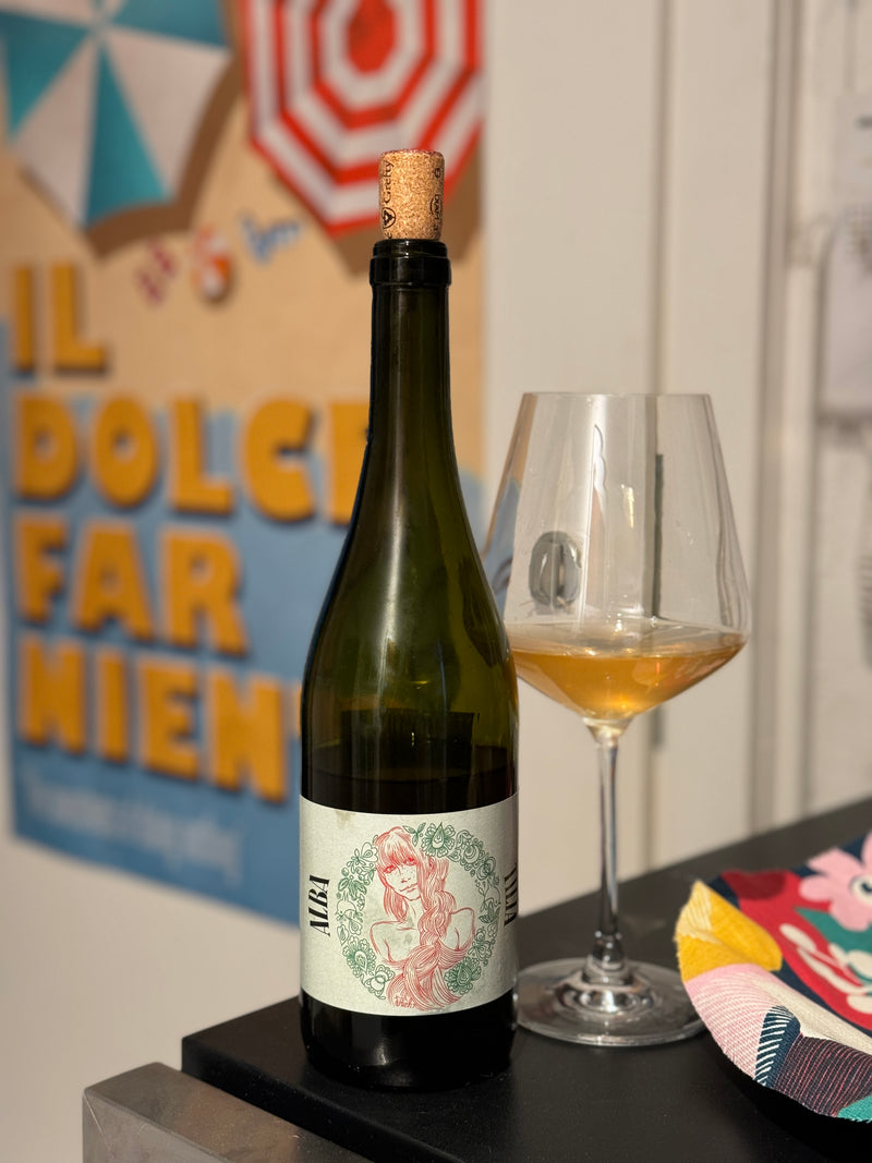 Alba Tilia 2023 is a natural wine crafted by small family winery Dluhe Grefty